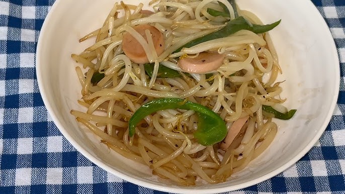 今回はもやしの卵炒めの作り方です！, もやしのシャキシャキとした食感と、, ふわふわとした卵が最高に旨い！, 節約にもなるし、,簡単すぎるレシピとなっています！, ぜひ作ってみてください！, -——————, 材料＆調味料※2人前, -——————, ■材料,・もやし 1袋, ■調味料, 卵液, ・卵 3個, ・めんつゆ 2倍濃縮大さじ1, ・鶏ガラ 小さじ1, ・醤油 小さじ1,