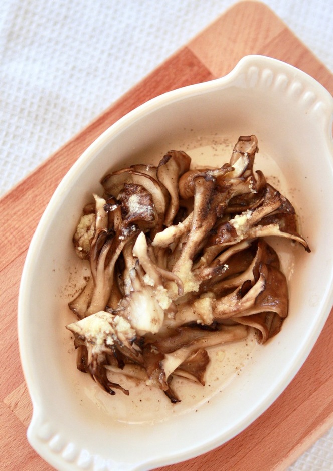 舞茸」にチーズ・オリーブオイルをかけて焼くだけ。舞茸のおいしい食べ方