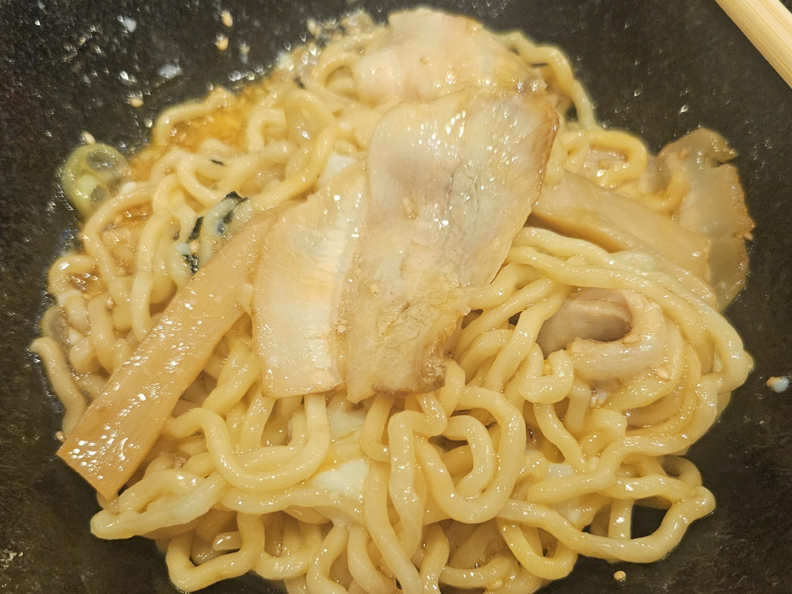 金閣寺から徒歩圏内！！『油そば 大革命』の肉盛り油そばは京都で味わうジャンク＆ワイルドな逸品！！ ノーヌードルノーライフかずくん- エキスパート- Yahoo!ニュース