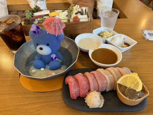 くまちゃん温泉渋谷店です💛 新メニュー 『おしるこ温泉』が 今日から販売開始となりました🧸 あんバターおしるこ温泉 ¥780 ストロベリーおしるこ 温泉 ¥880 この時期にオススメの新メニューです🍓🧈 くまちゃん温泉渋谷店は毎日14-17時は カフェのみの利用も可能となって