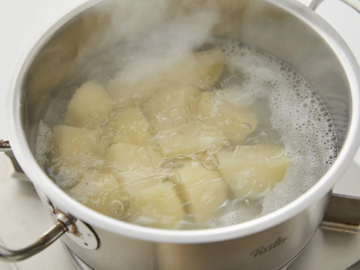 絶対ホクホクになる！じゃがいもの上手な茹で方と茹で時間を伝授4yuuu