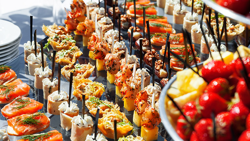 簡単おしゃれなパーティー料理！「カナッペ」のアイデアレシピ35選キナリノ