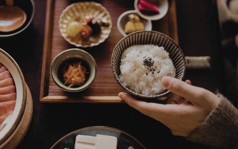 和食のテーブルマナーを徹底解説！日本料理の種類や会席料理のルール、NG行為まとめはらへり