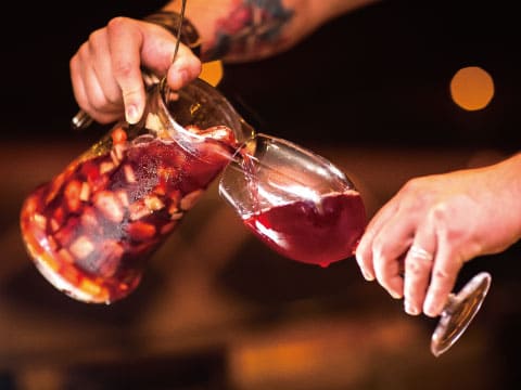 ソムリエ監修 人気カクテル「サングリア」を徹底解説！ソムリエ伝授の㊙︎レシピもご紹介！美味しいお酒研究所