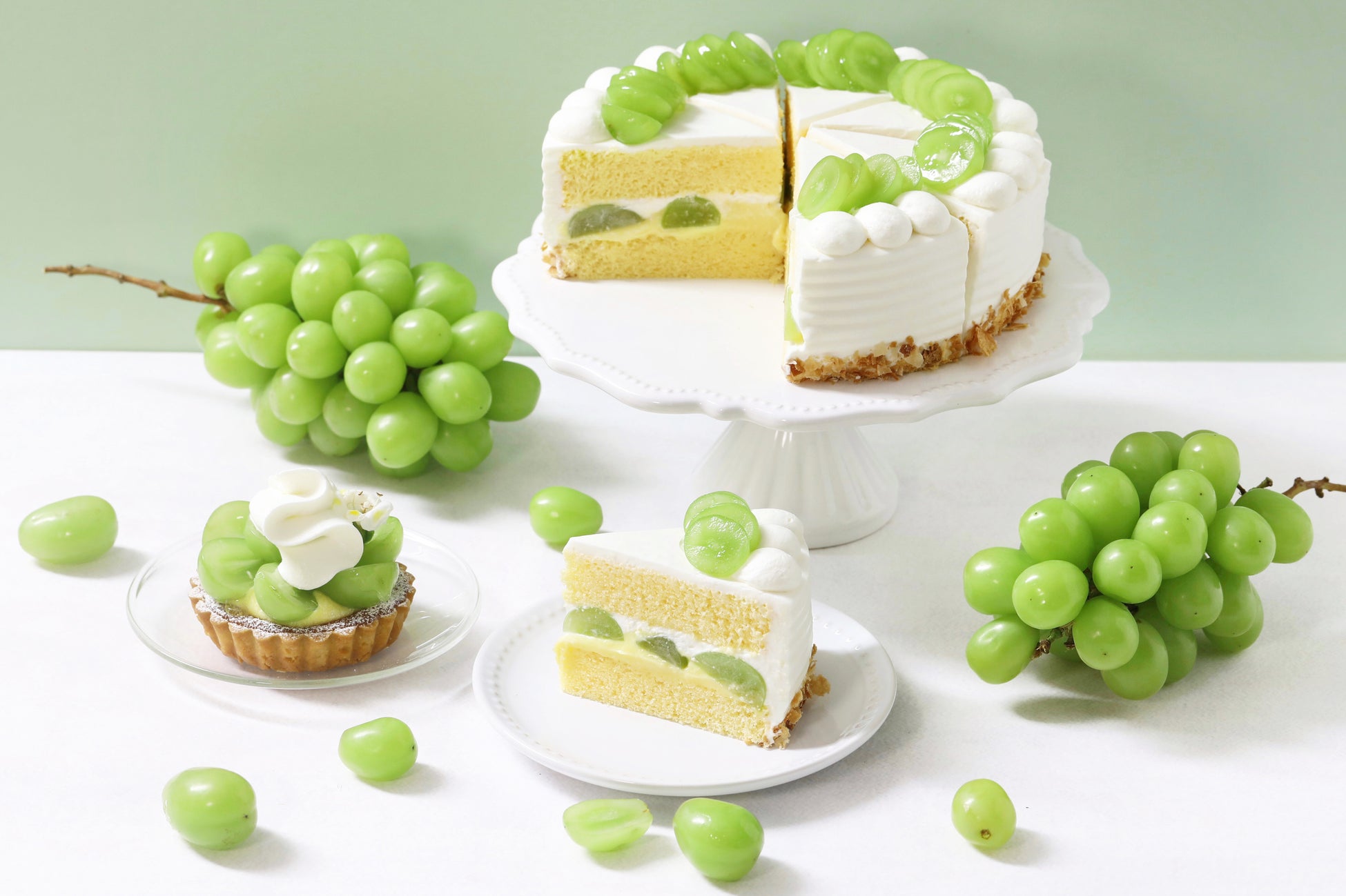 シャインマスカットのレアチーズケーキ