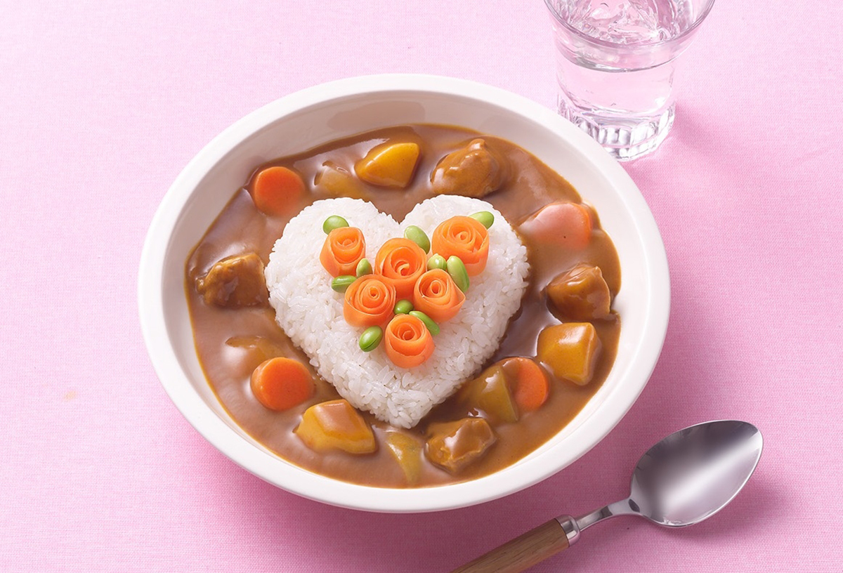 スパイスカレー盛り付け風景🍛, チキンカレーとポークビンダルーを副菜と合わせて合盛にした一皿です☺️,詳細はプロフィールにあるリンクからYouTubeにて✨, @bespice_inc.insta ,スパイス料理男の料理スパイスカレーカレーライス
