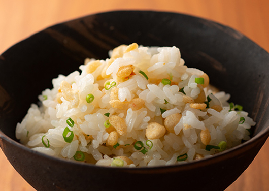 基本からアレンジまで！思わずつくりたくなる「天かすご飯」のレシピ集クックパッド