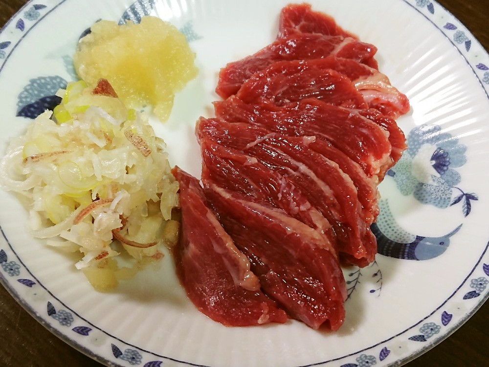 馬刺しの綺麗な盛り付けアイデア10例！簡単に見栄え良くするコツも紹介！ ちそう