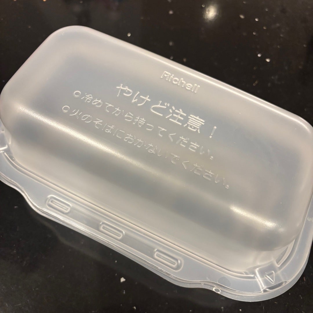 ダイソーで売ってるミッキーのシリコン型で、たった2分でかわいい蒸しパンが作れます。