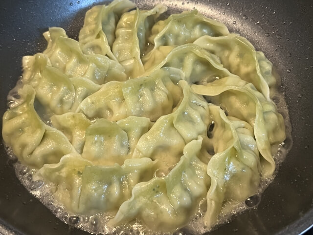 美味しい餃子の焼き方 - ぎょうざの満洲 オンラインショップ
