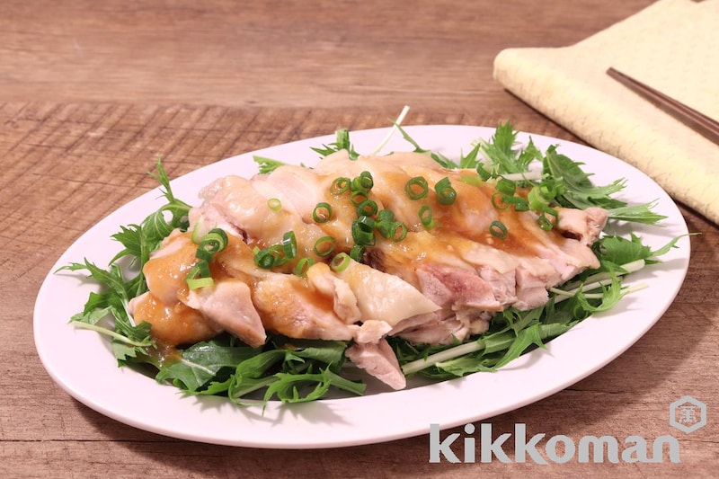 鶏もも肉の下処理 下ごしらえ 」をていねいに解説。脂や筋の位置を知って、簡単に、鶏肉料理をもっとおいしく松田美智子の季節の仕事を知って、簡単に、鶏肉 料理をもっとおいしく松田美智子の季節の仕事