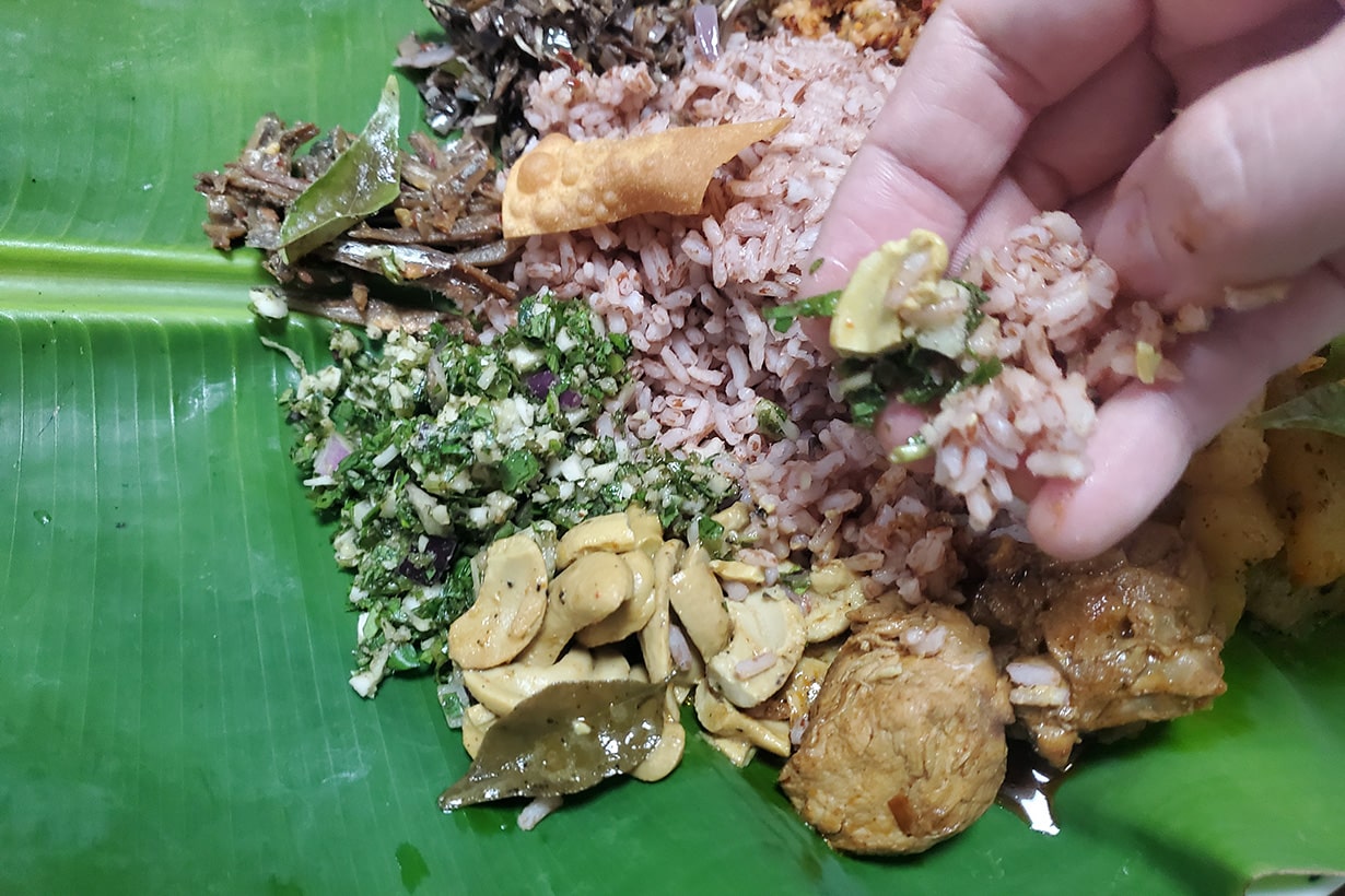 スリランカカレーとインドカレーの違い！食べ方・付け合わせ・スパイス・ココナッツミルクなしや米の種類・具材まで網羅的に解説スリランカ 旅行・観光ガイド・政府公認タクシーチャーターサービス