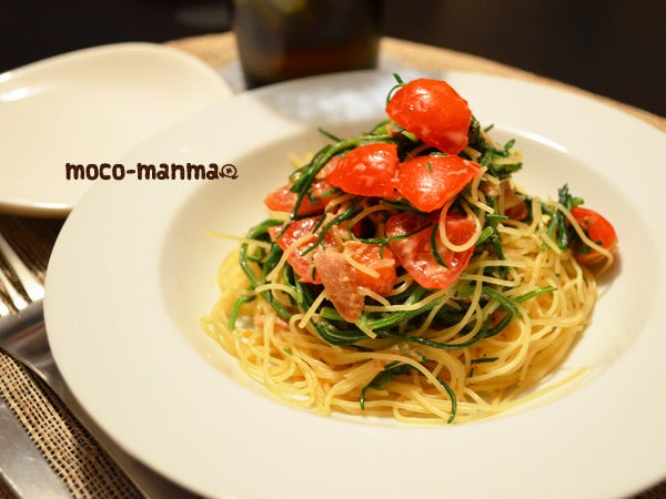 おかひじきときゅうりごま油炒め＊レシピ▶︎▷▶︎ ✳️おかひじきとは？ 海岸の砂浜に生息する野草 鮮やかな緑とシャキシャキ食感が特徴辛子和え、サラダ、中華炒め、炒飯などで✨ ✳️おかひじきの栄養 ・緑黄色野菜 ・βカロテンが豊か →発がん作用の抑制、動脈硬化