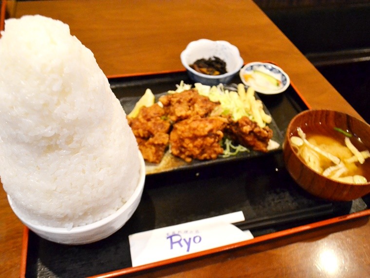 その他 - これぞ「昔話し盛り」！ 日大生が通う「家庭料理の店 Ryo」で3合強の衝撃4years.学生スポーツ