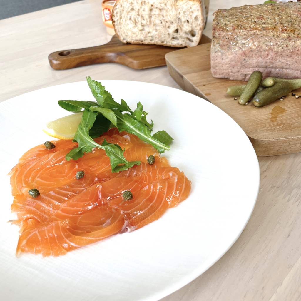 スモークサーモン 盛り付け