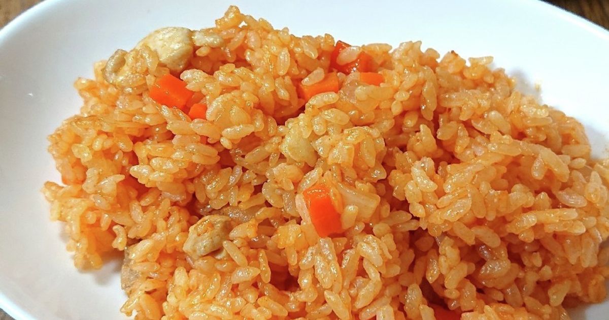 フライパンで炊きあげるガーリックライス