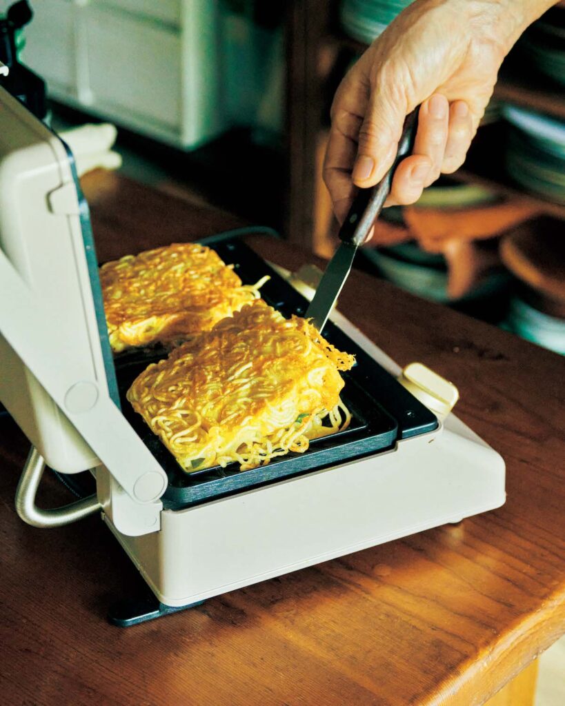 SNOOPYの刻印入り！食パン1枚で作れるハーフサイズのホットサンドメーカー「SNOOPY ホットサンドパン ハーフ 」新発売！株式会社ロゴスコーポレーションのプレスリリース