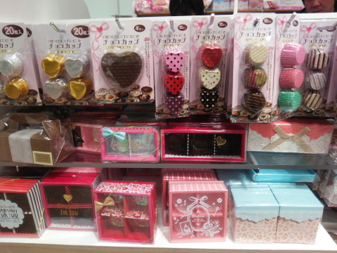 バレンタインラッピング100均のおしゃれな箱はセリアで