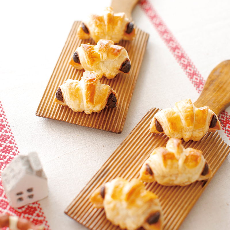 材料3つ! サクサク♡ミニチョコクロワッサンの作り方🥐 冷凍パイシート 簡単お菓子作り