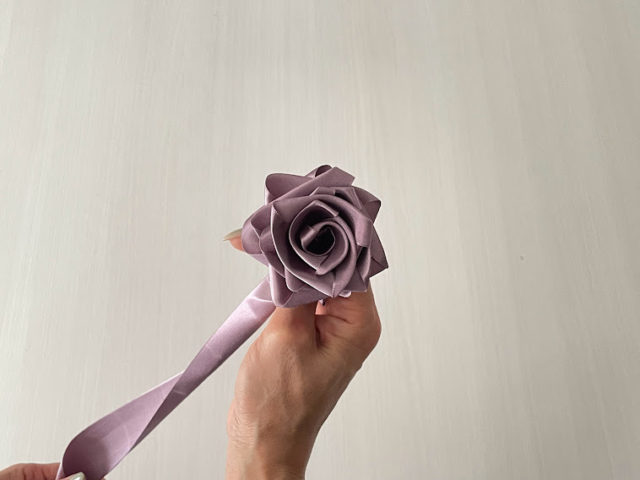リボン 巻きバラ作り方TikTok