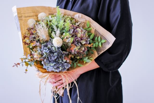 花束の持ち運び方完全ガイド！シーン別のコツと長持ちの秘訣平戸市の花屋タナカヤ花店