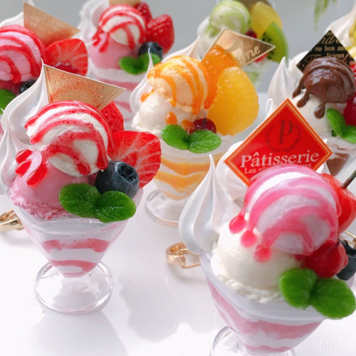 ホイップデコパフェ