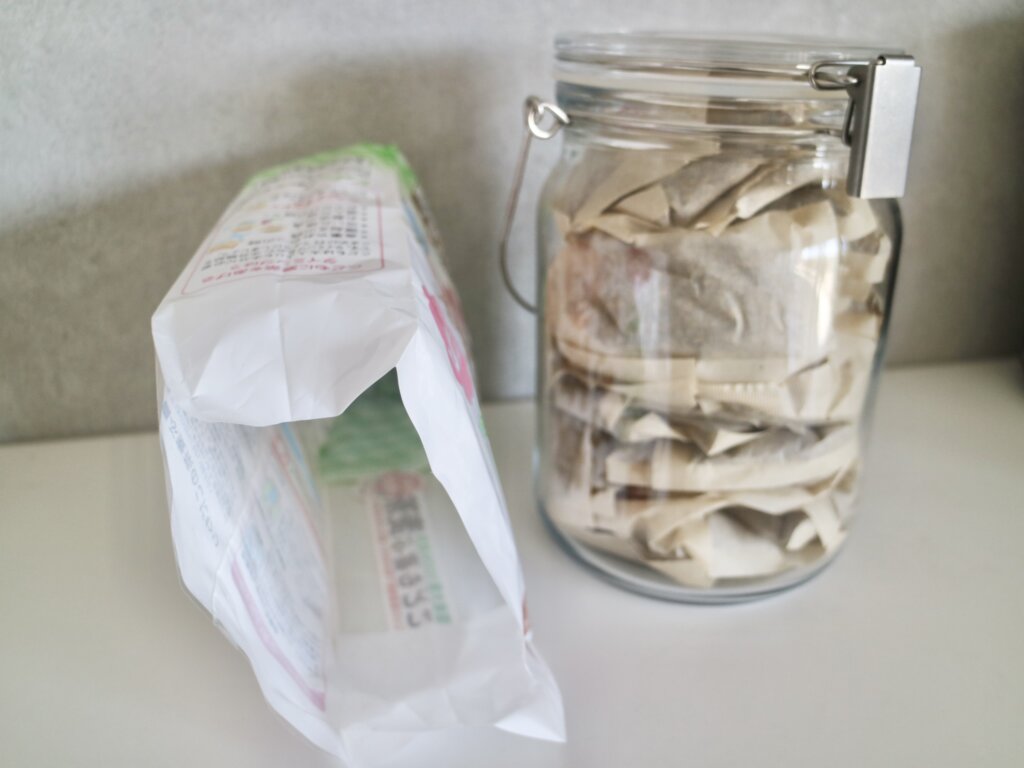 すっきりおしゃれに美味しさキープ！ティーバッグの収納アイデア