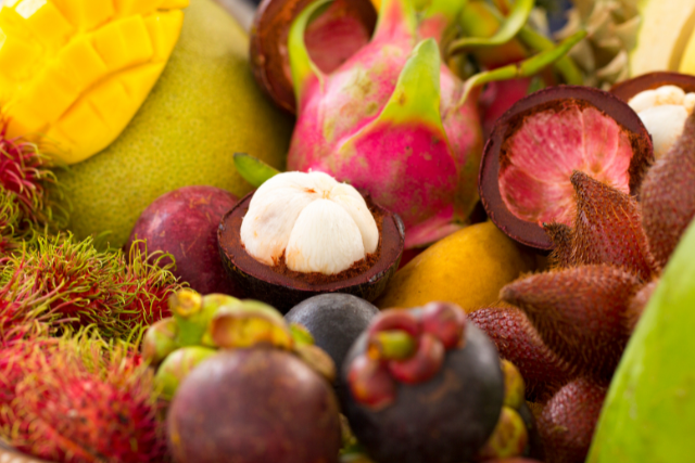 チュパチュパChupa Chupa面白い名前の果物「チュパチュパ」を紹介します😍バンクーバーで以前一度だけ手に入れたのですが、それっきり見かけなくなりました。カナダではけっこうレアな果物です😀 海外生活海外暮らし海外移住野菜ソムリエ野菜