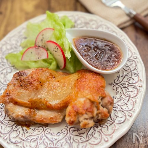 300万回再生人気レシピ 皮パリパリ！身は柔らか！鶏むね肉を使ったチキンステーキの作り方 - YouTube