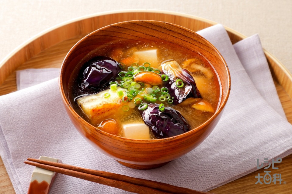 芳醇なだしと野菜の甘みがアクセント 「あさりと彩り野菜の炊き込みご飯」SATETO さてと