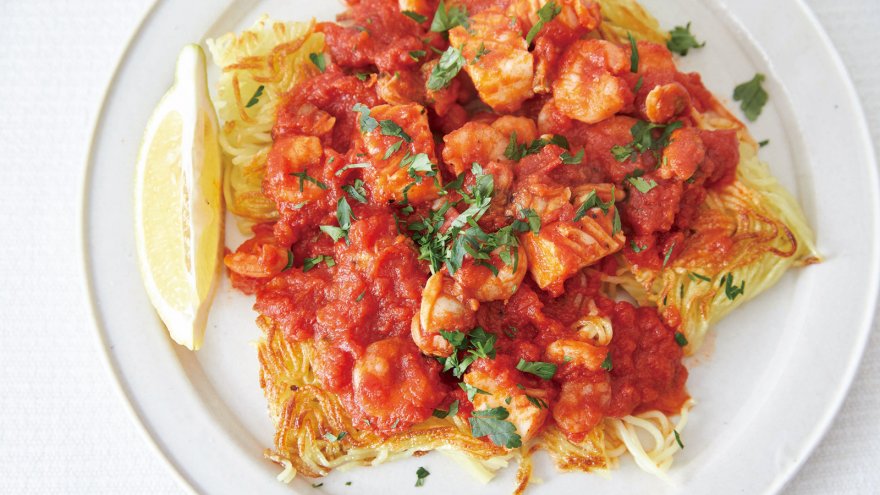 材料を重ねて焼くだけ！ 香ばしい香りが漂う「ほったらかし海老焼きそば」料理家さんのレシピアマノフーズ公式ブランドサイト