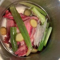 お出汁がきいて体ぽかぽか♪牛すじ肉のおでん