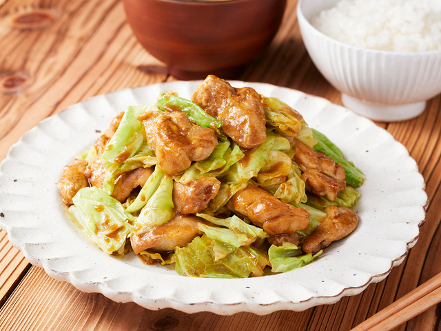 「鶏肉、キャベツ、ナッツの炒め物」レシピ ワタナベマキさん