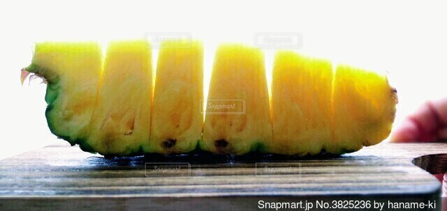 パイナップルの基本の切り方