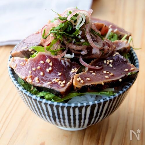 薬味たっぷりの鰹のタタキを食べるの巻 - YouTube