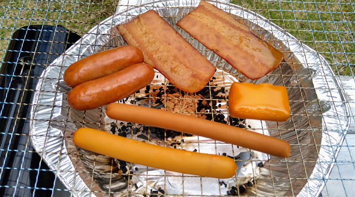 100均の道具だけで燻製をしてみた!どこまでまともな燻製ができるの?燻製日記