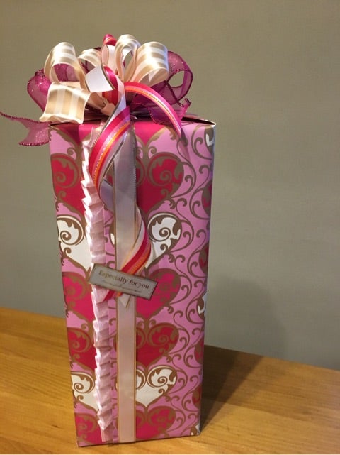 ラッピング円柱の物を包むワインボトルや縦長の商品を包む方法プロが教える技術 - YouTube