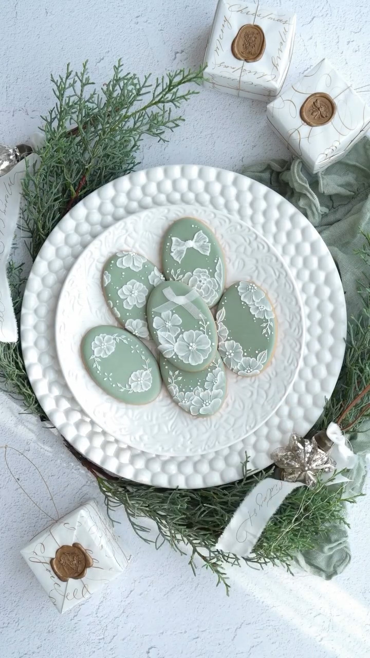 かわいいお皿に盛られたドイツ菓子のクッキーの写真素材83745846- PIXTA