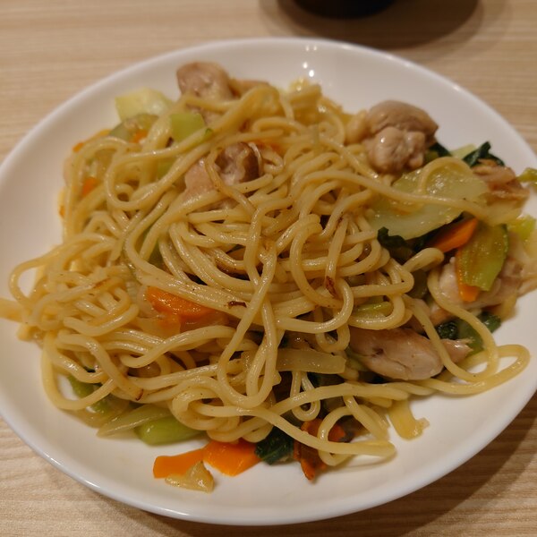 鶏肉と小松菜の塩焼きそば : 相生産業国賓味彩タレ＆ソースのお手軽レシピ