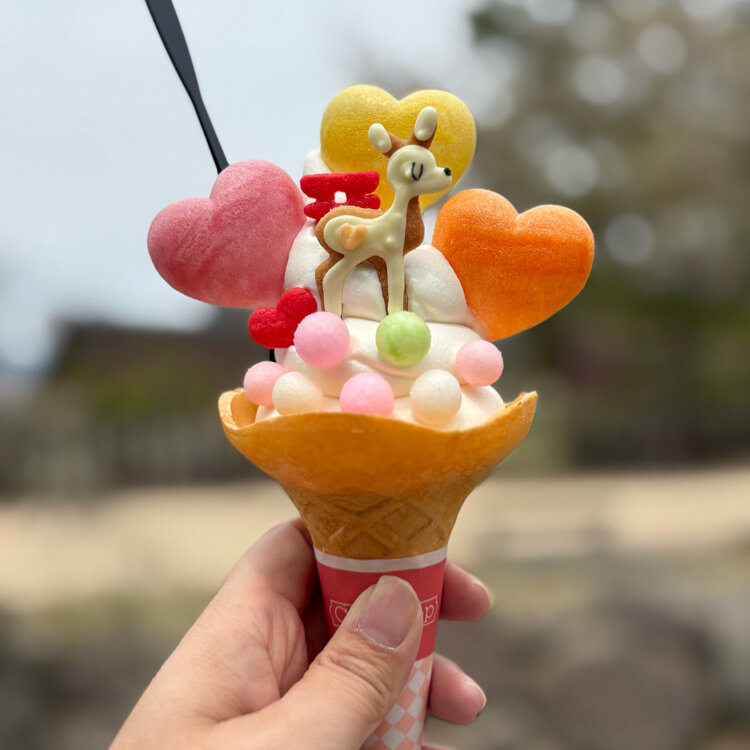 ⛩クッキーが可愛すぎるソフトクリーム🦌 宮島 宮島うまいもの館「クッキー付きソフトクリーム」500円宮島グルメ宮島カフェグルメjapanfoodtiktokfood