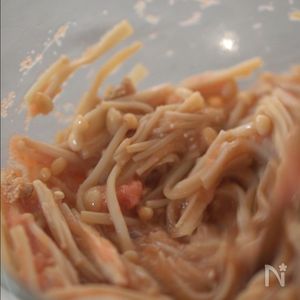 レンジで2分チンするだけでお酒もご飯もめっちゃ進みます!低糖質なのも嬉しい!『たらこバターえのき』の作り方 - てぬキッチン