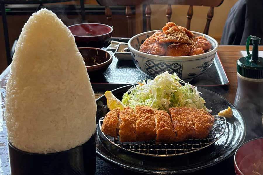 オモウマい店』お椀からごはんが突き出る“マンガ盛り” 店主は「少ないの嫌や」「盛って盛って」オリコンニュース ORICON NEWS