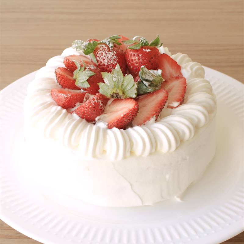 お祝い事に最適！3種のベリーデコレーションケーキ 3号 9cm Cake.jp ORIGINALCake.jp