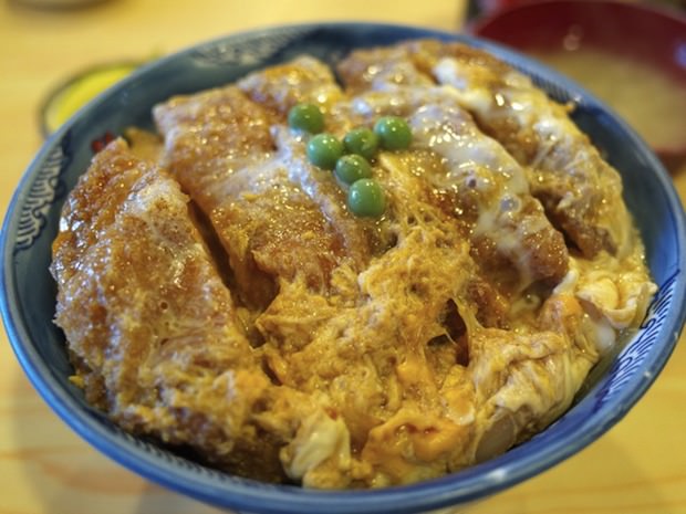 仙台市 蕎麦屋のカツ丼はなぜ旨い?衣に染みた口飽きしない和風出汁。住宅街で見つけた名店「そばつる」 ドジボ- エキスパート - Yahoo!ニュース