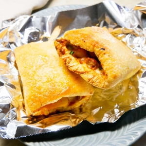 インスタいいね数TOP8👑「油揚げ」レシピ8選 . ———————————————————— アプリ 無料 登録なし のダウンロードは@kurashiru プロフィールのURLから！ ———————————————————— . ▽詳しいレシピはアプリで検索🔎①パリっとあげの明太チーズポテト包み ②トースターで簡単