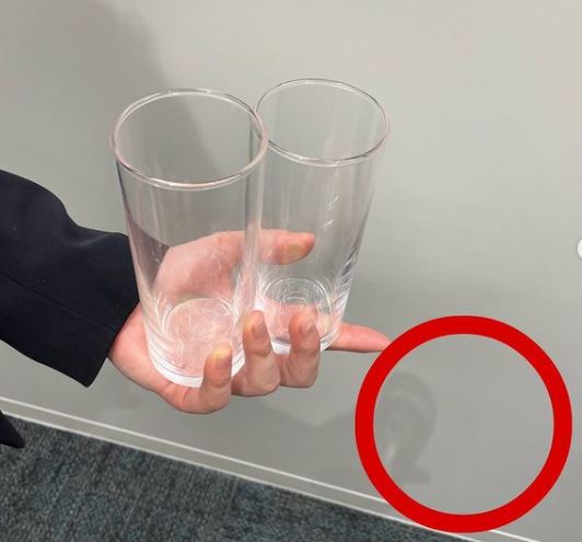 シャンパングラスの正しい持ち方を知っていますお酒買取専門店高価買取・高く売るならFive Needs