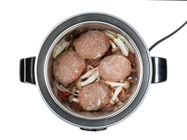 保温機能で生地を発酵！ 大同電鍋 で作る、ふわふわちぎりパンレシピ🍞 大同電鍋の「 保温」機能、完成したお料理を保温するだけでなく、パンなどの生地の発酵などにも便利に活用できるのをご存知ですか！？😍電鍋で作ったパンはふわっふわの食感でボリュームも満点