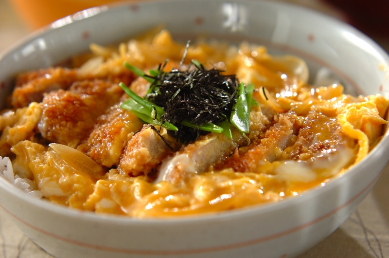 1日たった90分しか営業しないカツ丼の聖地まさにカツ丼の黄金比率「かつ梅」クドウ秘境メシ