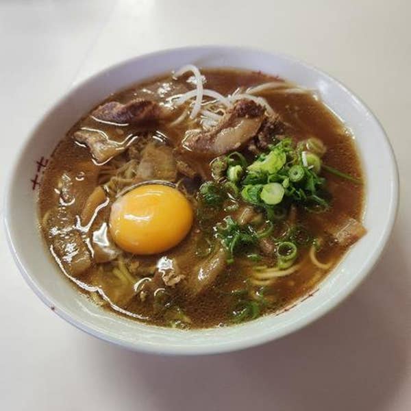 S.H.Figuarts NARUTOシリーズ」ナルトたち行きつけのラーメン店・一楽での風景を再現できるセットが登場！美味しそうにラーメンを食べる新規造形顔パーツなどが付属！電撃ホビーウェブ