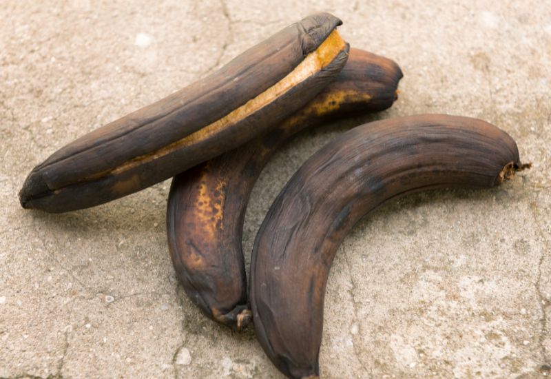 黒いバナナは食べても平気？皮や果肉が黒ずむ理由と腐ったバナナとの見分け方 - トクバイニュース